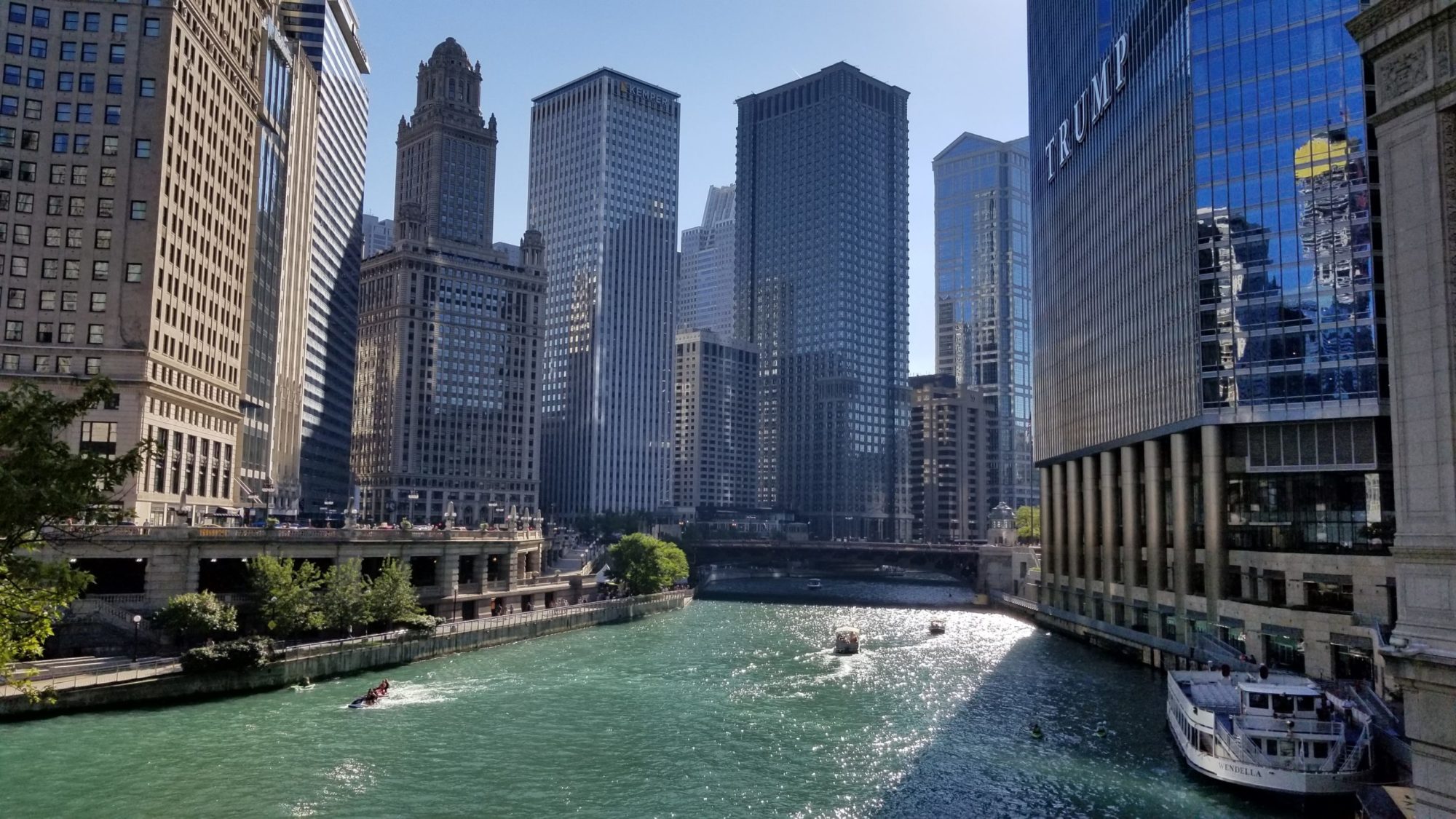 シカゴ川とトランプ・タワー